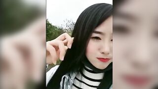 2020.2.12【金莲小仙女】四川妹子到农村田野间勾搭，当着大爷面尿尿，干农活大叔害羞的偷窥，大白臀粉穴颜值高，抠穴撒尿露乳房