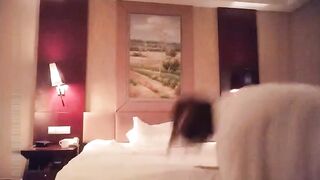 真实拍摄-广东桑拿会所1600元选的包臀裙性感美女,男的太能操了把美女干的受不了跳床下又拉上去干,对白清晰!