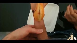 超骚淫荡的留学生『刘玥』温习功课被大屌炮友骚扰跪舔 推倒后入无套猛烈插入抽插口爆 高清720P原版无水印