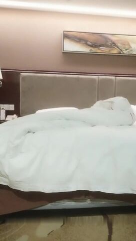 《91沈先生》大哥招嫖小卡片给他找来两个妹子玩双飞哈哈每天吃几个生蚝的沈先生就是厉害