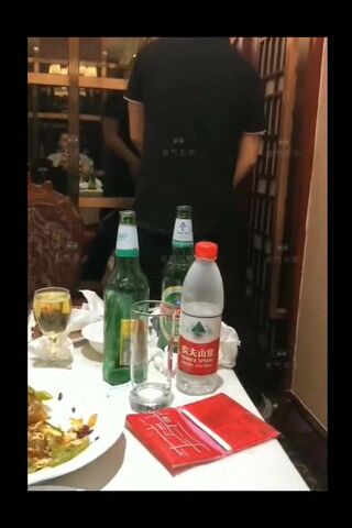 【麻花免费视频】【网曝门事件】潍坊包间事件 19岁潍坊女包间擦枪走火 翘美臀后入直接操 3男1女思维猪脚尽心尽力 高清720P版
