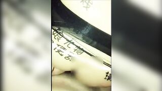 【麻花免费视频】“不行不要老公大坏蛋”浪叫声听的人心痒痒犹如声优的肥臀瑜伽美女老师被土豪各种爆干水太多对白淫荡完整版