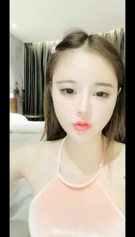 【麻花免费视频】人间极品尤物，肤白逼嫩【一只甜婧】，完美颜值，自慰一半突然大姨妈来了，近距离看清阴道怎么流血的，撸管佳品