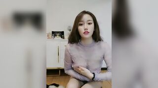 【小程潇】高颜值大奶妹子道具自慰，全裸沙发振动棒抽插浴室洗澡，很是诱惑喜欢不要错过