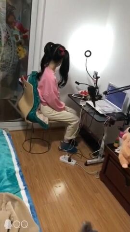 超级粉嫩的小美眉萝莉-小新与他的幼喵 各种大尺度XXOO自拍 年轻就是好啊 粉嫩得出水 附带169P套图 楼梯和户外各种露出