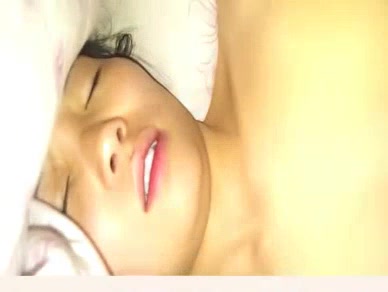 （迷jian）艹了一半，女的不知道是醒了还有有感觉，把男的吓到