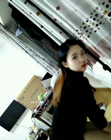 3月份最新校园贷-气质颜值妹子和男朋友闹僵了,宁可裸贷也不要男朋友给的钱