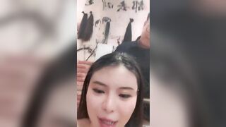 騷氣美女理發店勾引發型師 關店直接開操 幹太猛操出尿了