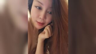 性感的人妻熟女非常有气质的御姐家中偷情小帅哥，第一次玩直播听指挥温柔的口活，被男主舔逼好害羞干就完了