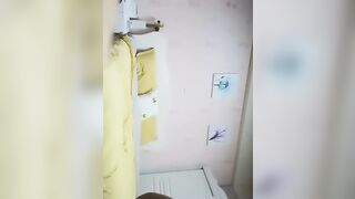 千人斩星选约了个苗条萌妹子TP啪啪，倒立69口交后入上位骑乘快速抽插，呻吟娇喘非常诱人