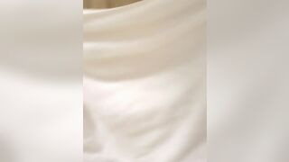 【麻花免费视频】，漂亮小少妇跟老公开房，白嫩裸体，高跟挑逗，找寻曾经恋爱时侯的激情，对白精彩，