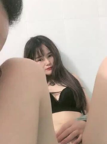 舞蹈系学生颜值不错苗条纹身萌妹，跳蛋自慰逼逼抽烟被炮友后入抽插，骑乘性感大屁股非常诱人