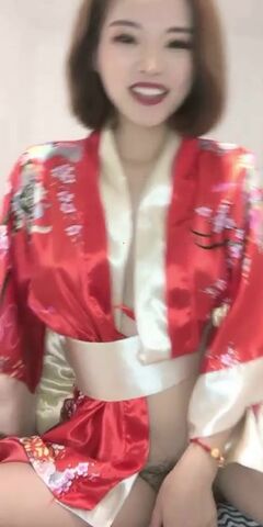 高颜值大奶美女主播穿和服露双峰豪乳直言想约她的可以随时空降