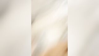 童颜巨乳骚贝贝露脸大秀一多，这大奶子非常诱人自己揉捏夹着道具乳交，自慰骚逼喷尿很足啊精彩不要错过